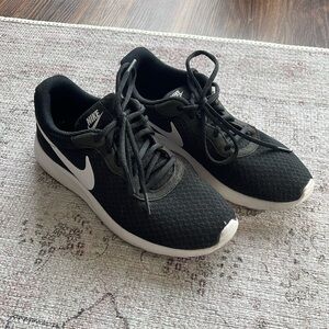 Nike sneakers size 7